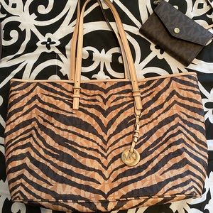 MICHAEL KORS Zebra MK Tote JET SET Laptop Multifunction Bag